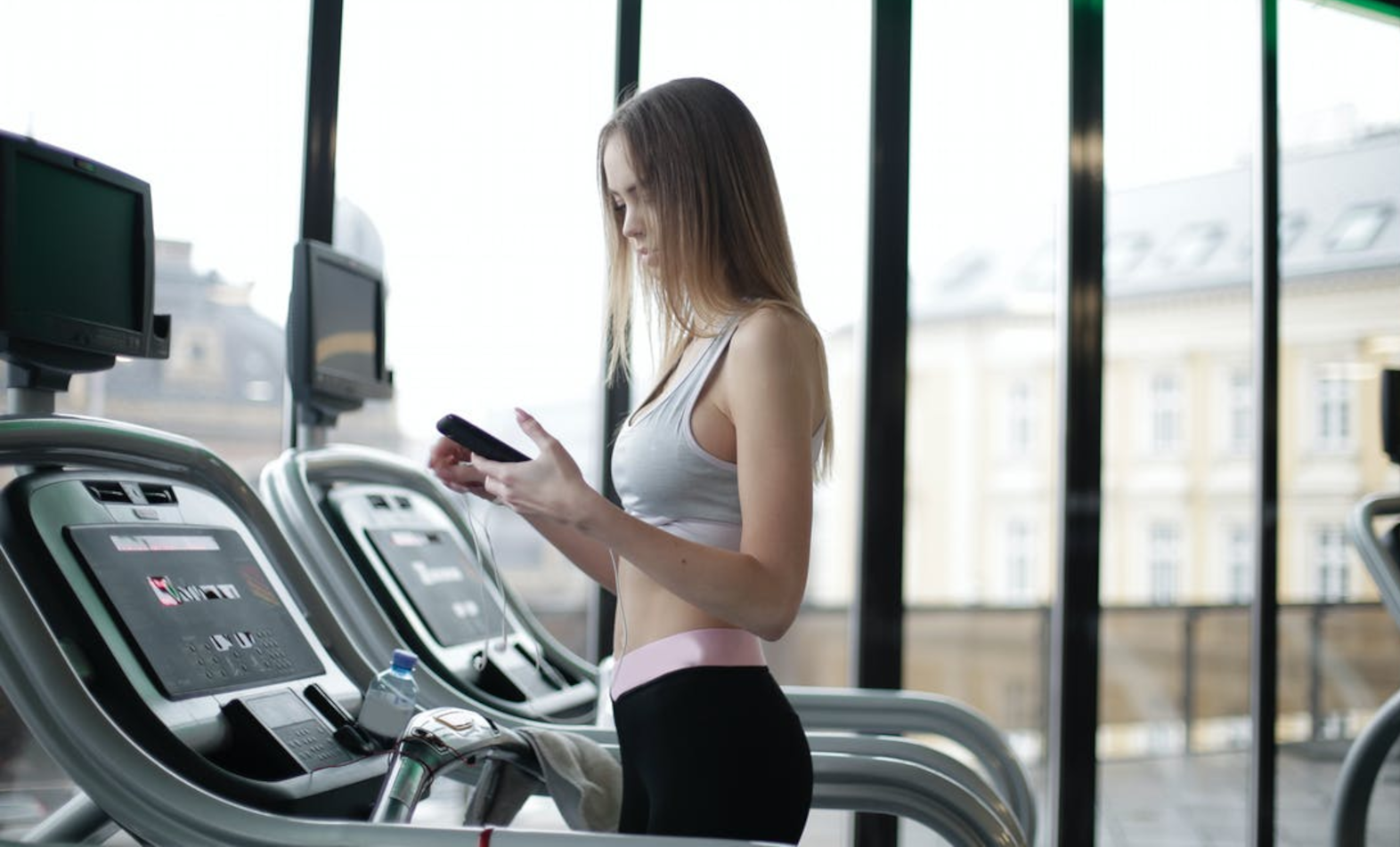 GETM Virtual Fitness Session - Girl on the treadmill on video call